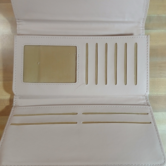 Chic‎ Quilted Gray Wallet - Picture 3 of 3